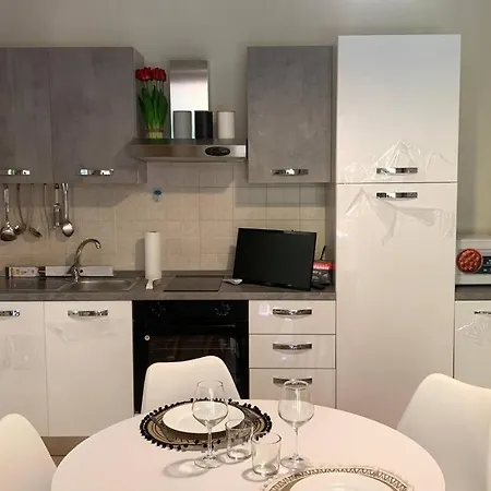 Nest House - Esclusivo Marina Di Olbia- Mater - Beaches - Close To The Airport - Private Parking- Full Comforts - Apartment *