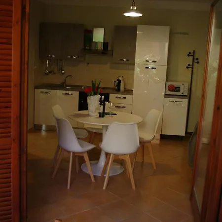 Appartamento Nest House Marina Di Olbia- Mater - Beaches - Close To The Airport - Private Parking- Full Comforts - Olbia