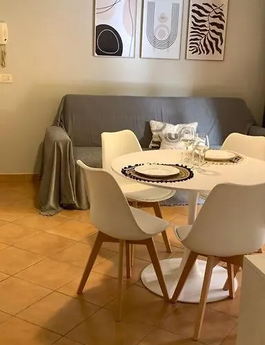 Nest House - Esclusivo Marina Di Olbia- Mater - Beaches - Close To The Airport - Private Parking- Full Comforts - * Olbia